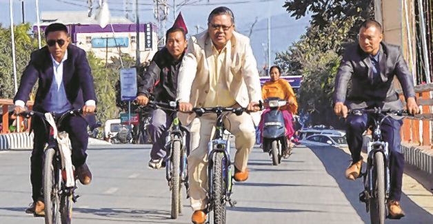 Karam Shyam keeps word, pedals to office