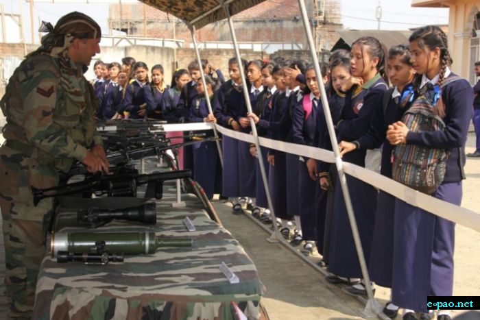 Weapon display by Army for school children 