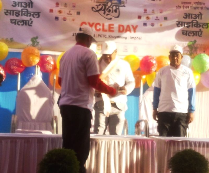 Minister Karam Shyam flags off cycle rally on Cycle Day under Saksham 2018