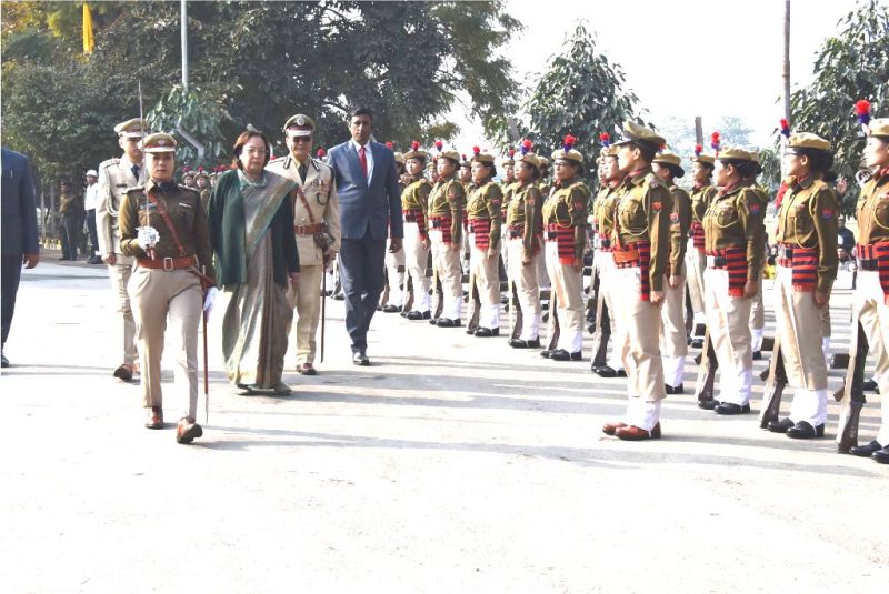 Governor of Manipur took the salute of 76 March Past contingents at 69th Republic Day