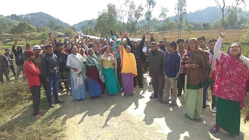 Road blocked, Rally staged decrying govt negligence on deteriorated road condition at Yairipok