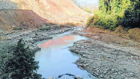 Ijei river contaminated with pollutants