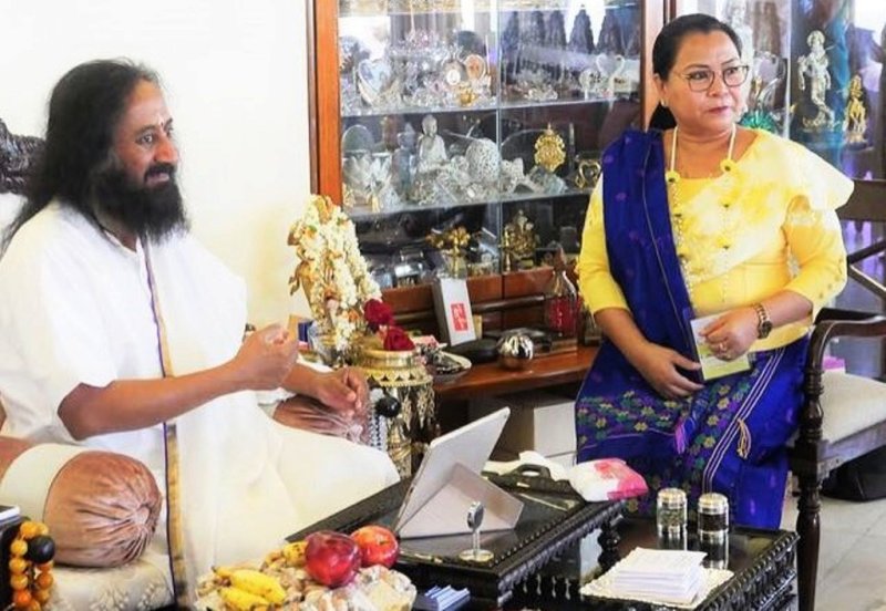Nemcha Kipgen calls on spiritual leader Shri Shri Ravi Shankar