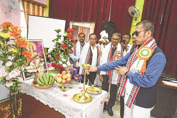 Purvanchal Mein Bhakti Andolan held at Manipur University