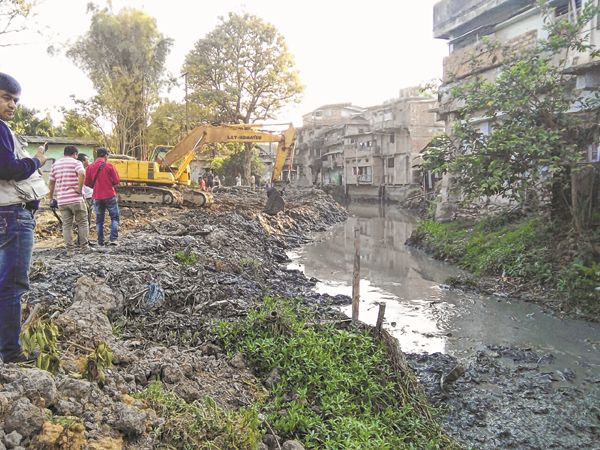 MLA inspects river cleaning works