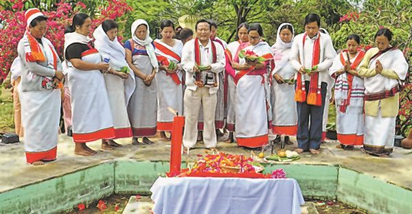 Tributes paid to 'martyrs' at Cheiraoching