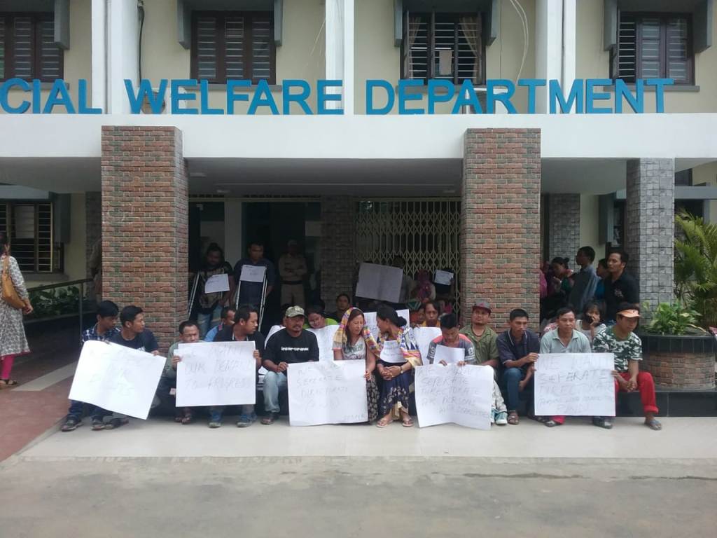 Disabled persons wrath over government partiality attitude ; Protest in front of Social Welfare