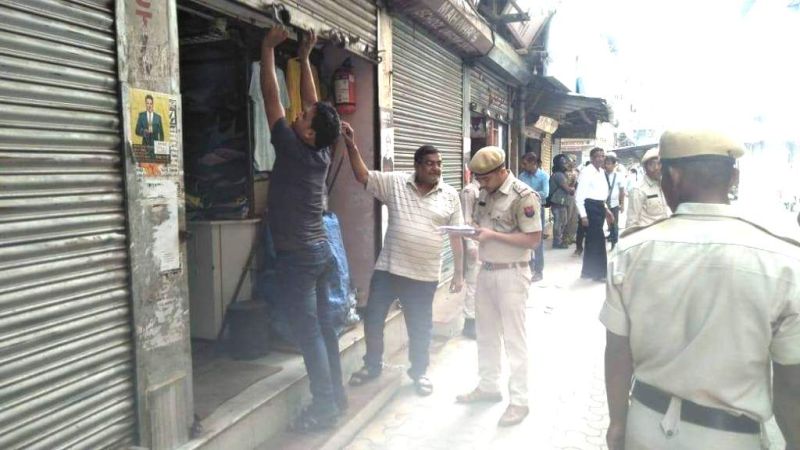Imphal witness a totally non-violent bandh (at Thangal Bazaar)