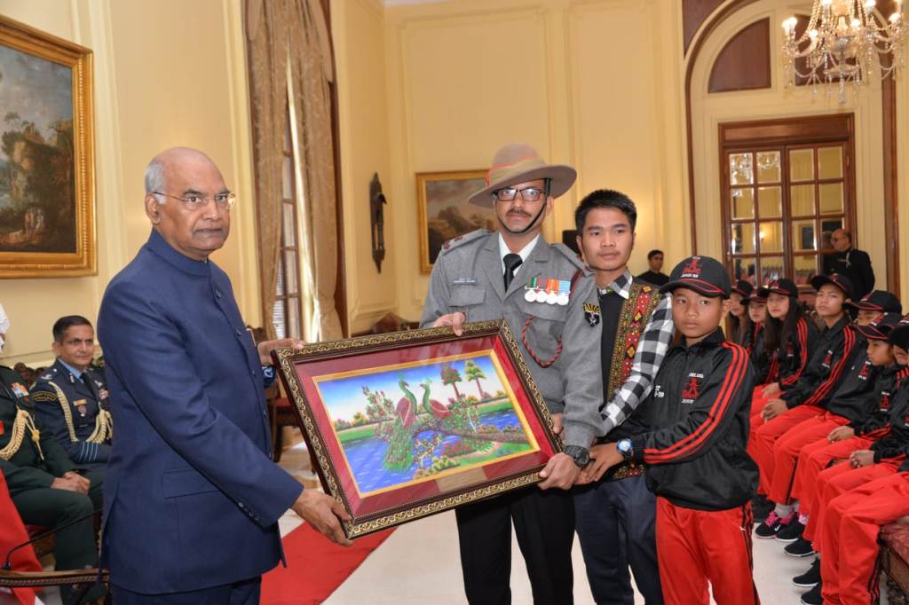 Jhoupi students meet President of India