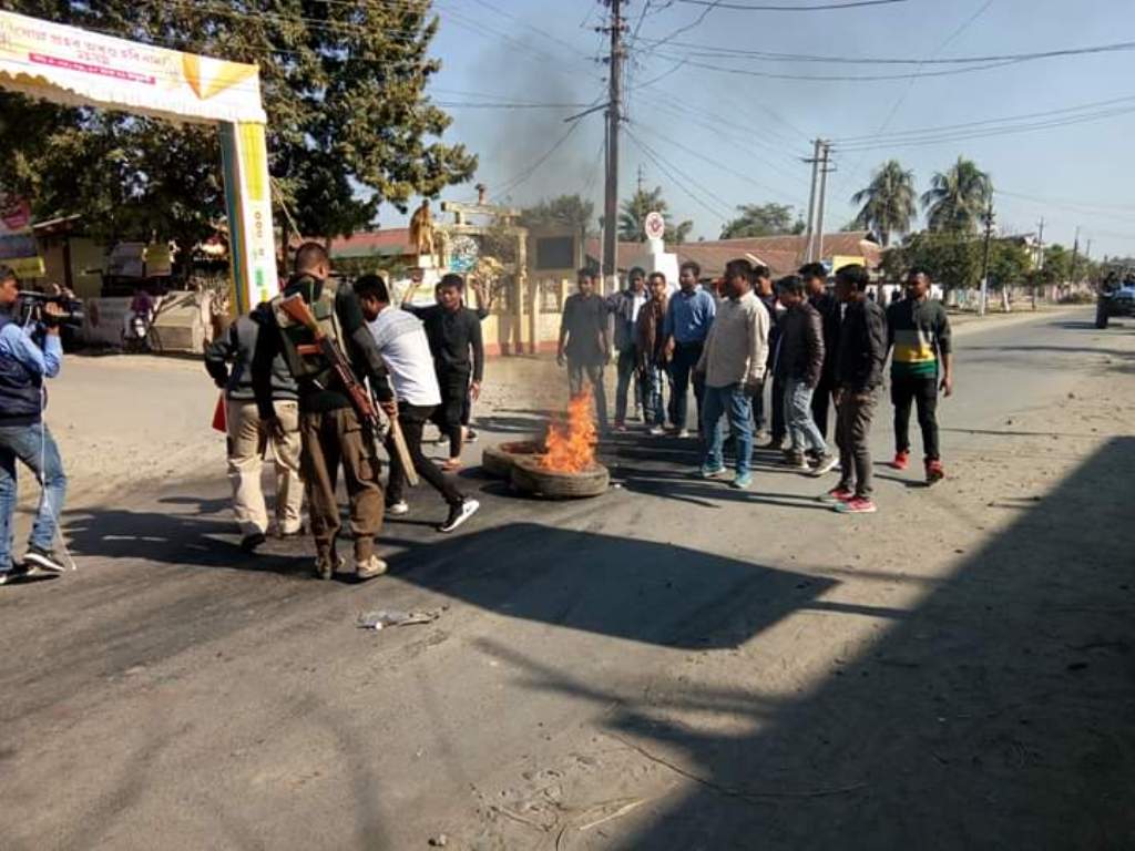 AMSU  Volunteers  burning  tyres  at  Imphal : North East bandh against Citizen Amendment Bill