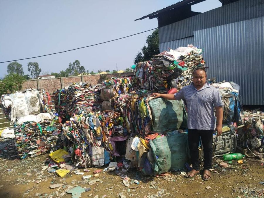 One man fights against plastic in the state through recycling