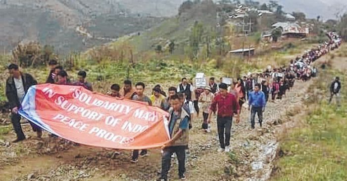 Tangkhul CSOs stage solidarity rally at Sihai village with 'suspend stand off' call