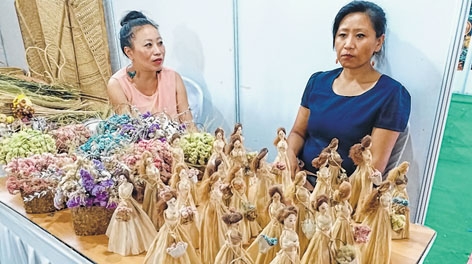 Mao girl makes dolls out of maize husks