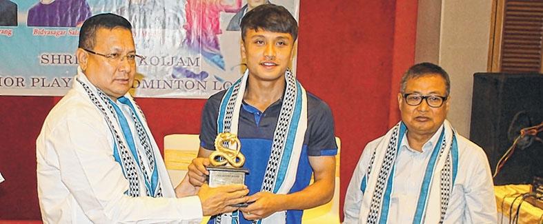 Young star shuttlers felicitated