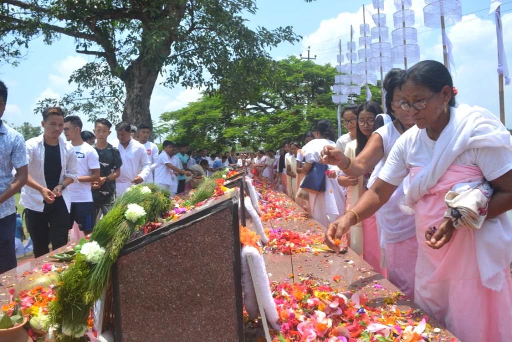 Fitting tribute paid to martyrs of 2001 June uprising