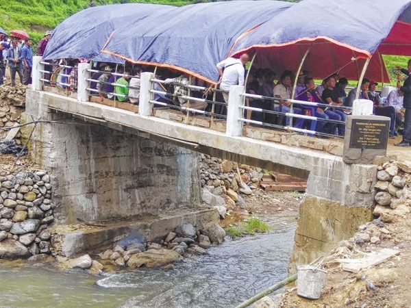 Khangkhui Khullen villagers construct RCC bridge