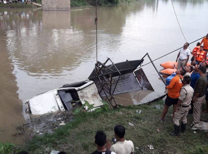 Vehicle fallen at Imphal River recovered