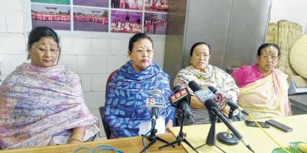 Women vendors demand immediate revocation of order, threaten extreme agitations