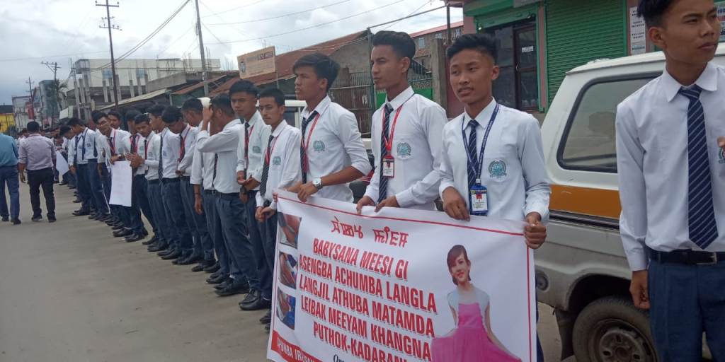 Students formed human chain protesting against the mysterious death of Babysana
