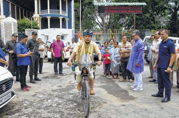 Karam Shyam flags off solo world tour on bicycle