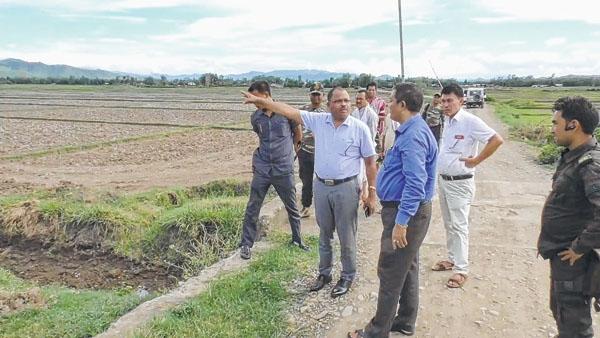 DAO inspects farmland in Khangabok
