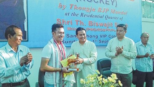 Works Minister fetes Arjuna awardee Kangujam Chinglensana