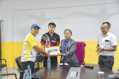 UNACCO School encourages shuttler Meiraba Luwang