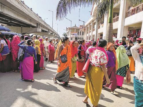 Khwairamband street vendors demand extension of vending period till Ningol Chakkouba
