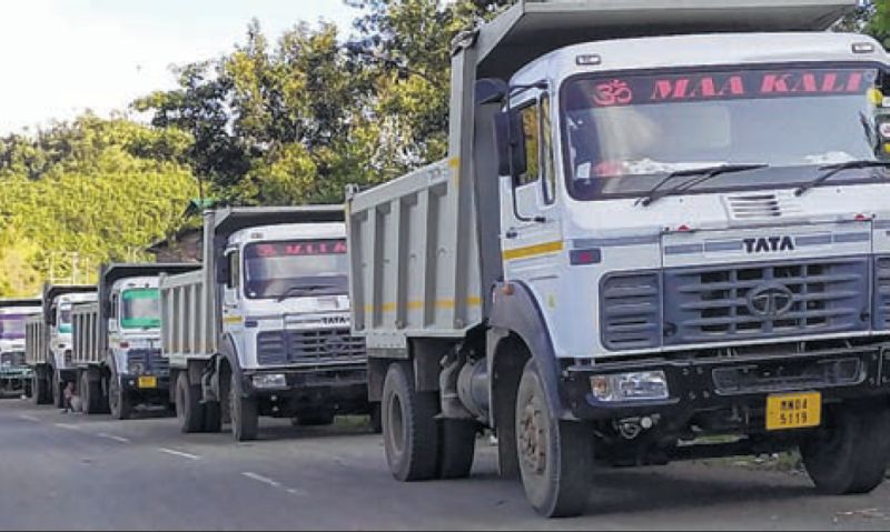 Sand labourers threaten highway blockade