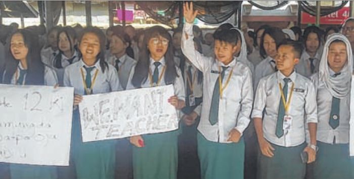 Students protest lack of teachers