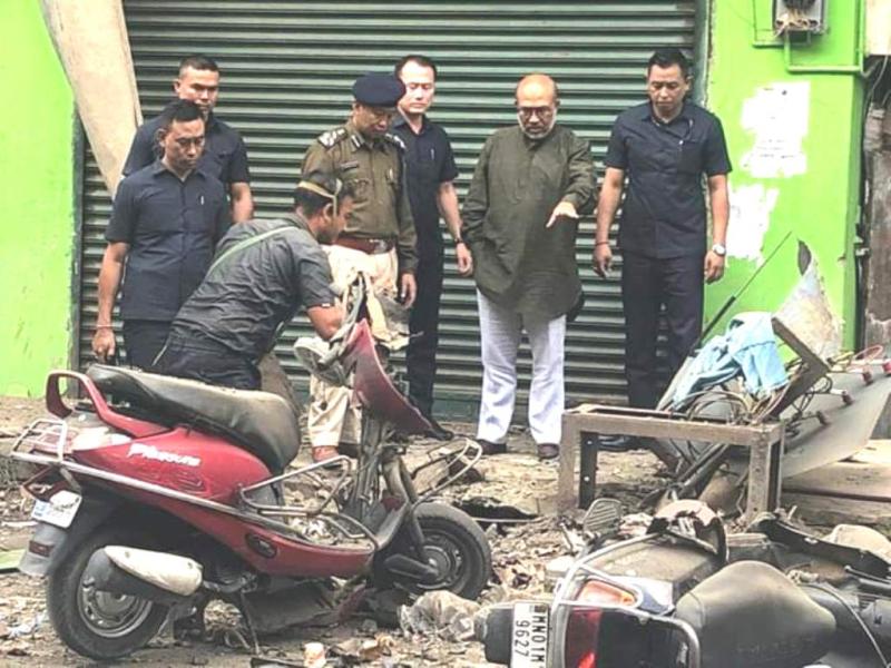 5 police persons including an Additional SP and one civilian injured in bomb blast; CM condemns