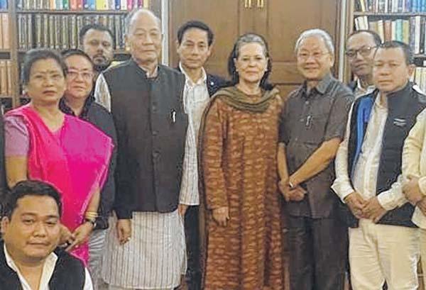 Cong team lobbies for integrity with Sonia, Sitaram