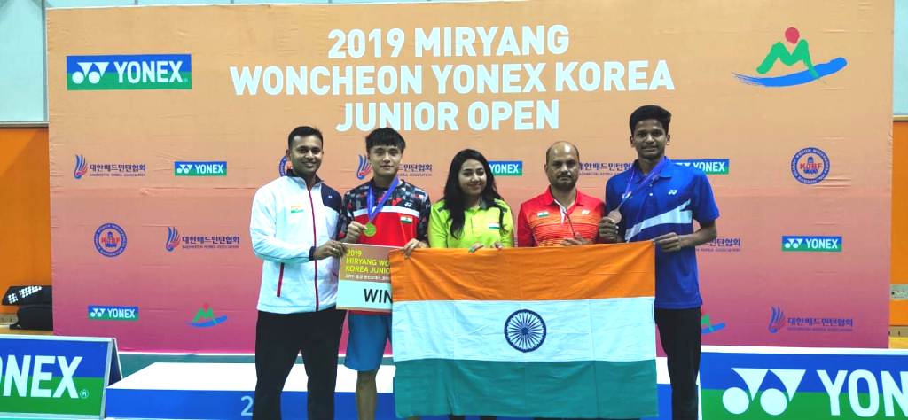 Meiraba Luwang (2nd from left) and Sathish Kumar (extreme right) celebrate with their coaches and support staff