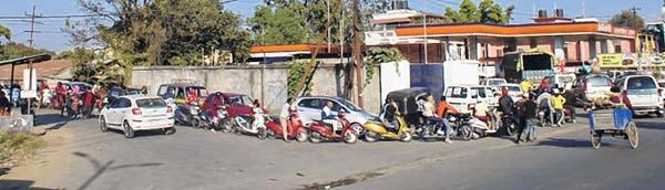 Fuel shortage looms, people throng ROs