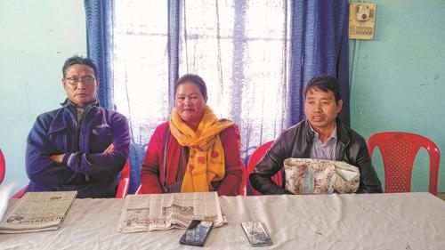 Irate ration card holders threaten to block Imphal-Moreh road
