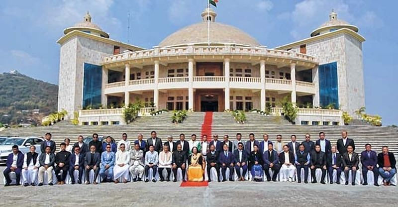 photo session held before the 10th session of the 11th Assembly with Governor Najma Heptulla