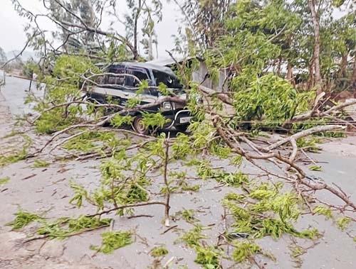 Heavy storm lashes Guwahati, Ukhrul, Senapati, Bishnupur