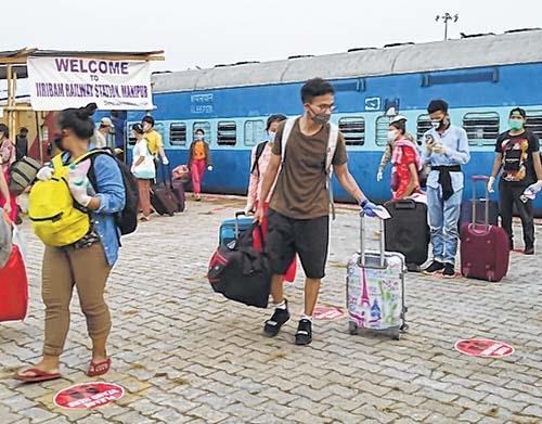 Train with 1384 passengers from Bengaluru arrives