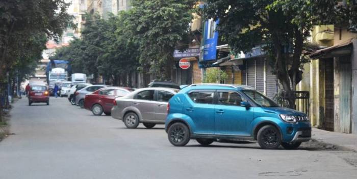 Despite CM's directive, parking at Thangal and Paona Keithel road still on