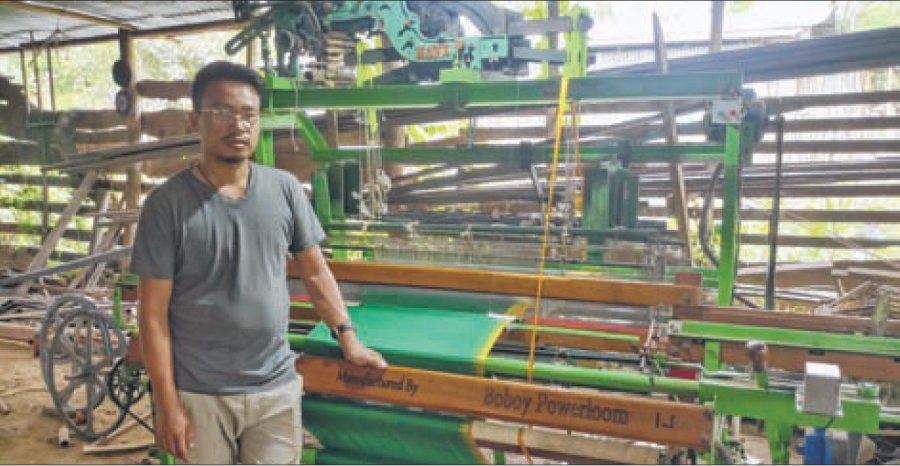  Thoubal based industry manufactures power loom that can weave intricately designed clothes 