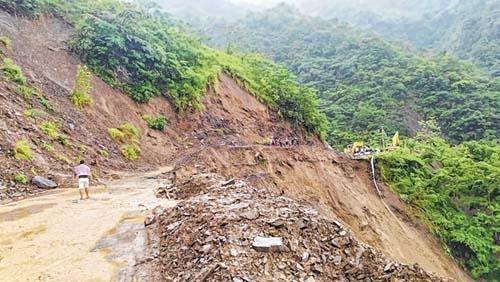 Imphal-Jiribam road cut off