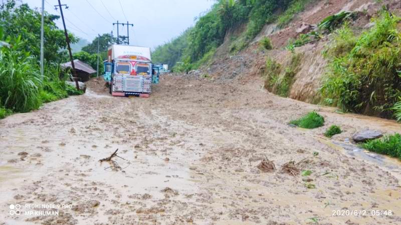 Landslide at Imphal-Jiri road: Hundreds of Passenger and goods ferrying vehicles stranded