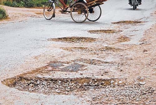 With monsoon on, slush, potholes adorn roads
