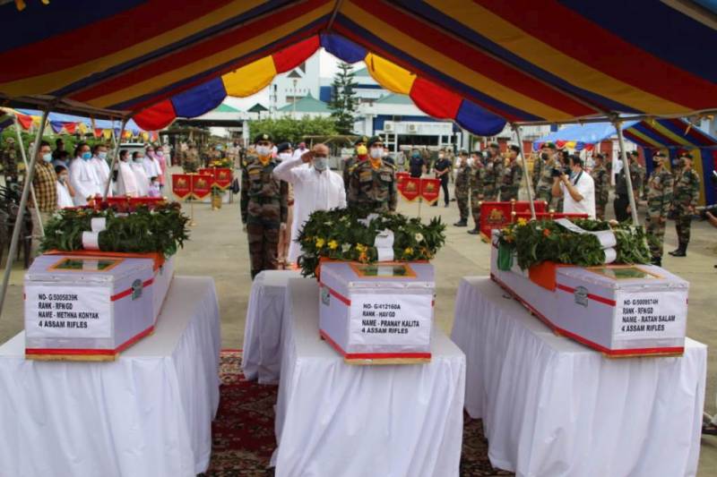 Chief Minister pays last respects to martyred AR soldiers