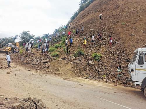 Kathikho Karong villagers clear landslide debris along NH-2