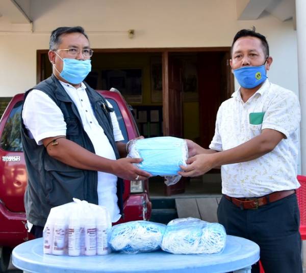 DIPR handover face mask and hand sanitizer to media persons