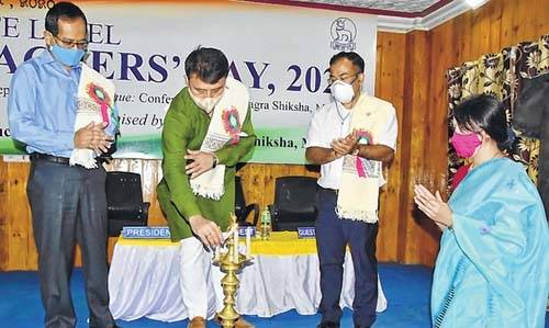 7 teachers receive State awards, Radheshyam dwells on NEP