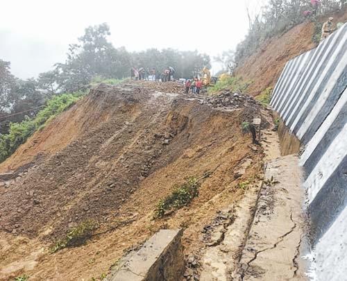 Imphal-Dimapur highway cut off near Maram