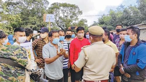 Irate locals hold rally protesting non-construction of road, many hurt in police action