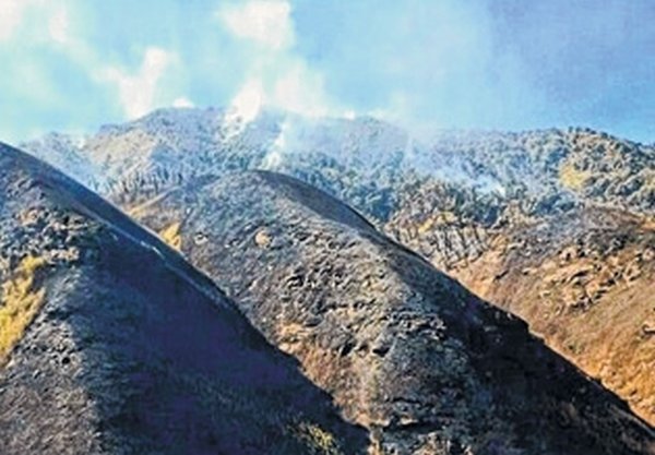 Wildfire reduces Mt Iso peak to ashes
